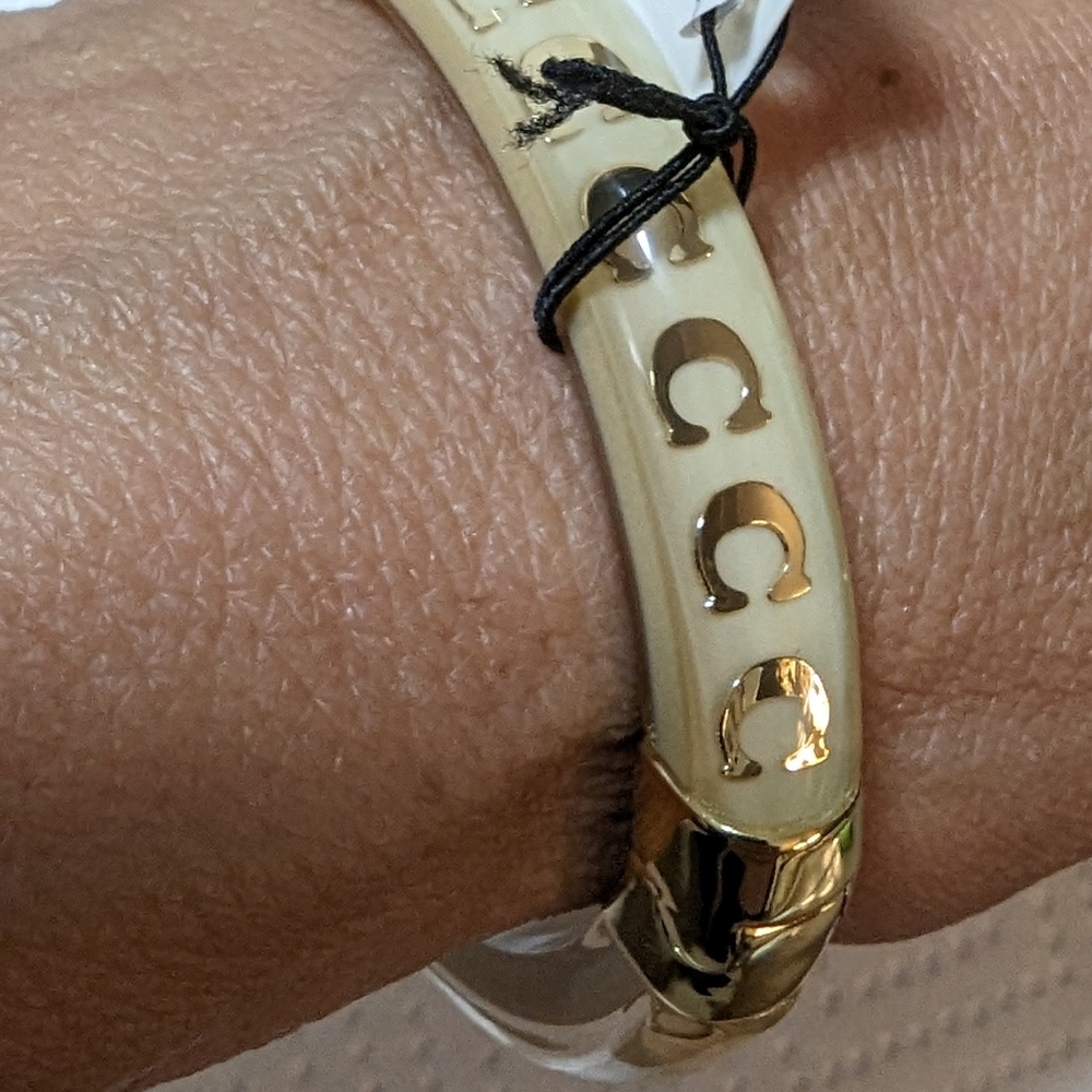 NWT LUCITE CREAM & GOLD COACH BRACELET
ABSOLUTELY SEXY IN SEE THRU - Picture 5 of 11